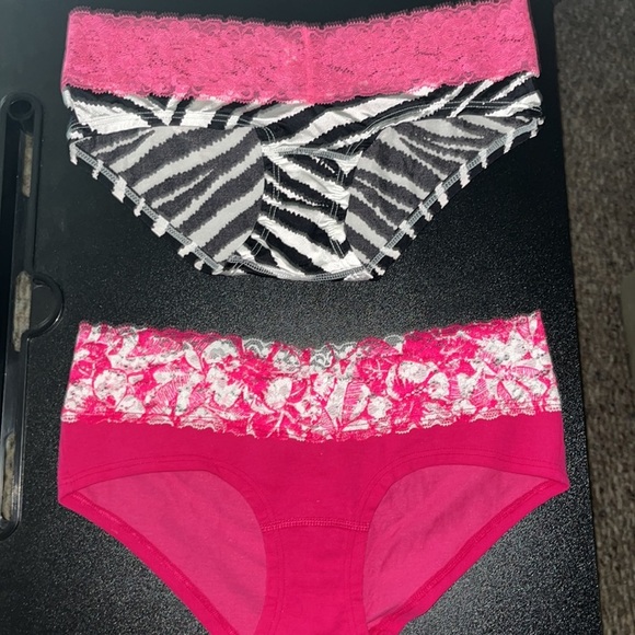 Lot of 4- Victoria Secret & PINK panties - XS - Picture 3 of 3